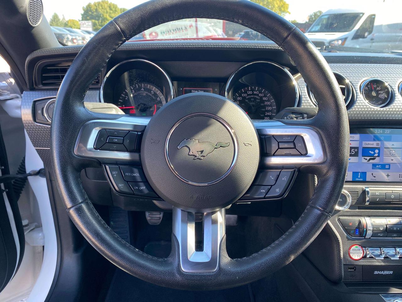 2017 Ford Mustang GT, 6 SPEED MANUAL, 5L, HEATED/ COOLED LEATHER! - Photo #12