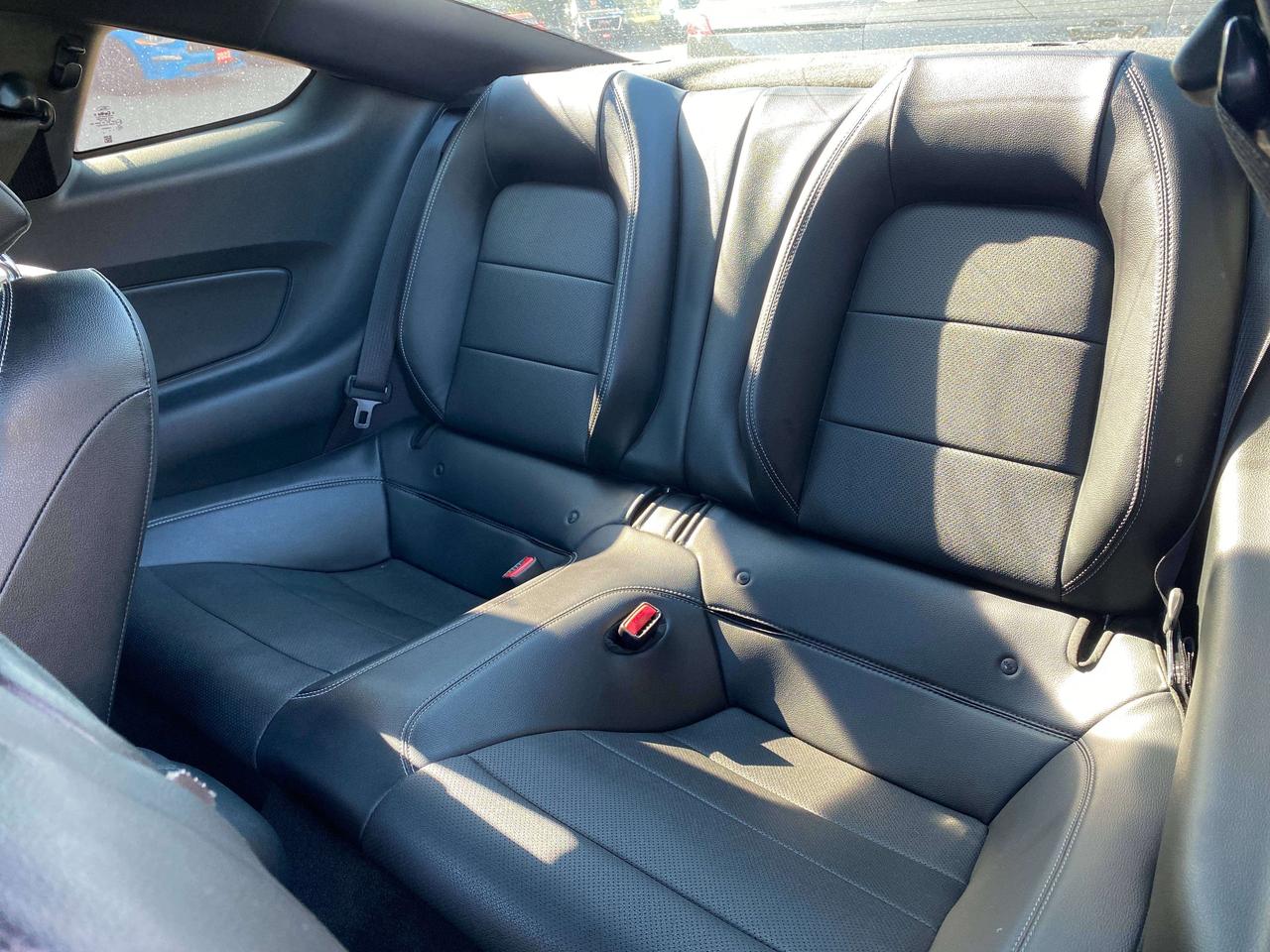 2017 Ford Mustang GT, 6 SPEED MANUAL, 5L, HEATED/ COOLED LEATHER! - Photo #16