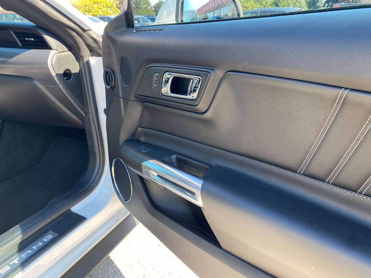 2017 Ford Mustang GT, 6 SPEED MANUAL, 5L, HEATED/ COOLED LEATHER! - Photo #19