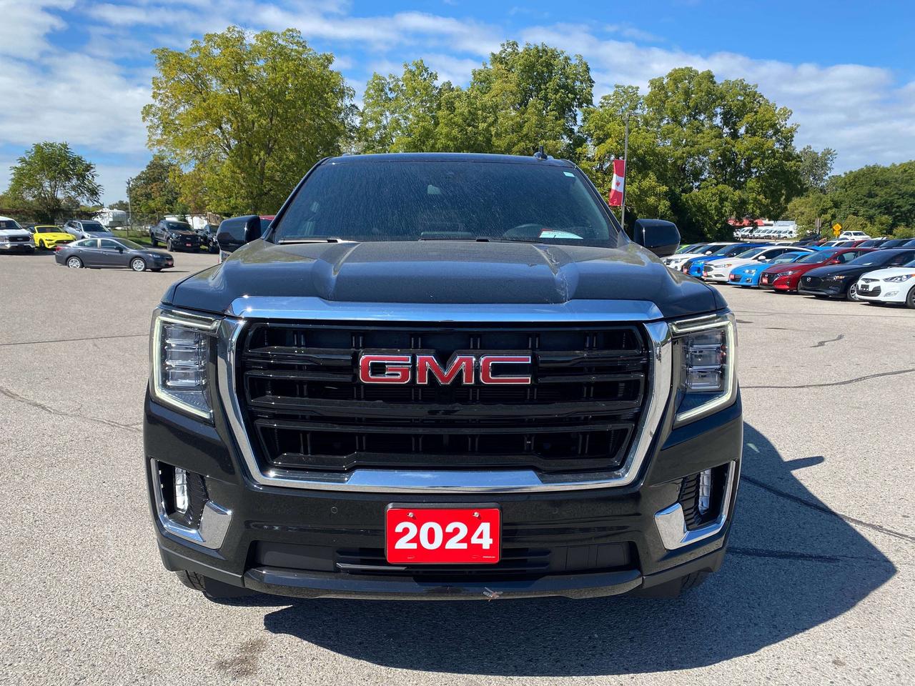 2024 GMC Yukon SLE, CLEAN CARFAX, DIESEL, 8 PASS, REMOTE START! Photo
