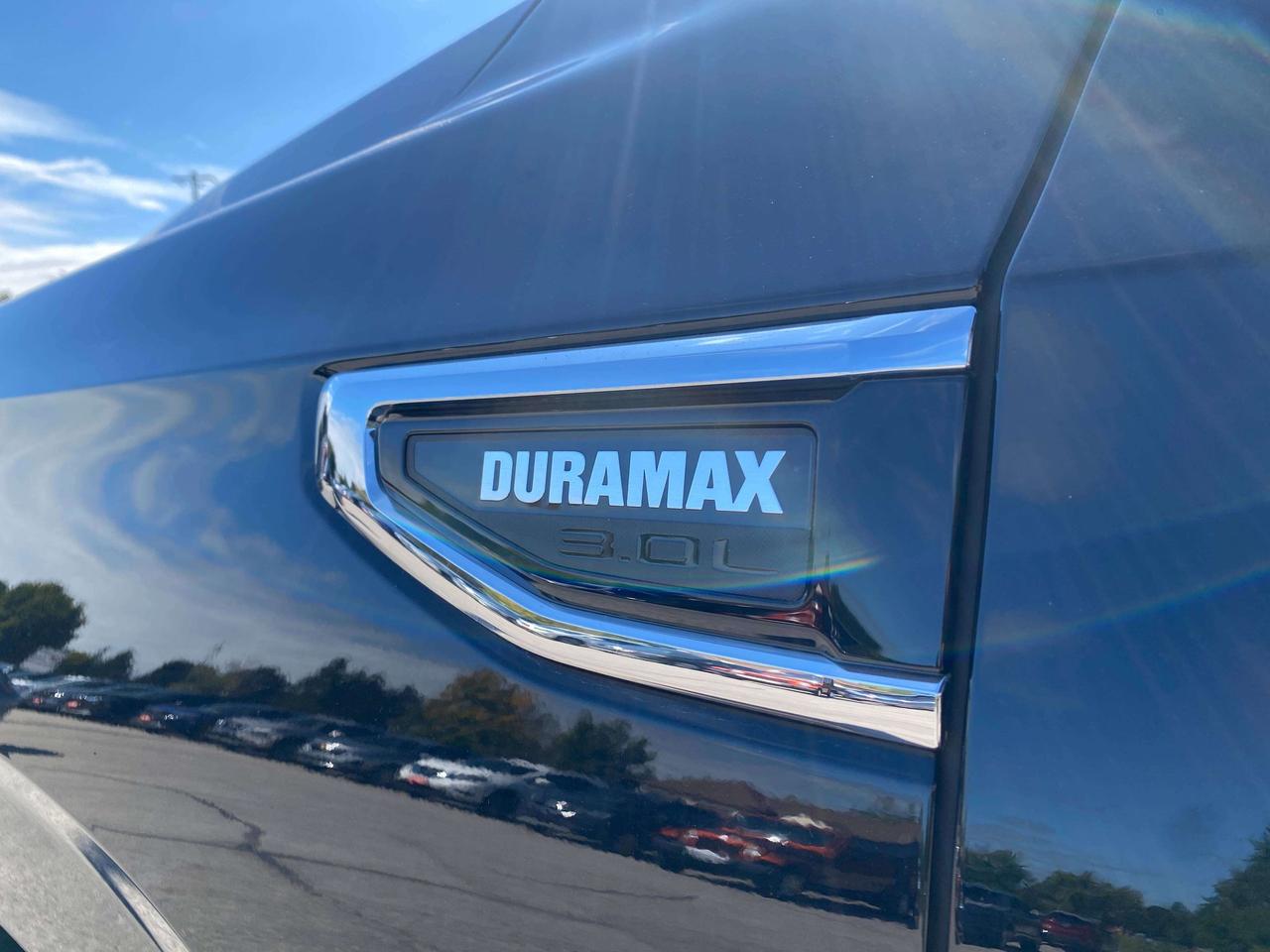 2024 GMC Yukon SLE, CLEAN CARFAX, DIESEL, 8 PASS, REMOTE START! Photo