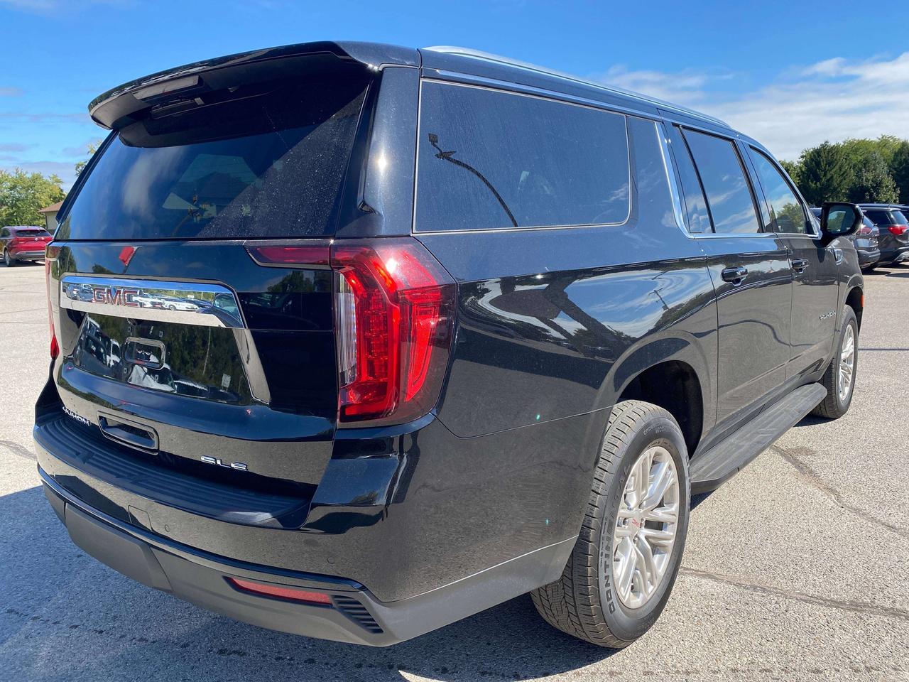 2024 GMC Yukon SLE, CLEAN CARFAX, DIESEL, 8 PASS, REMOTE START! - Photo #8