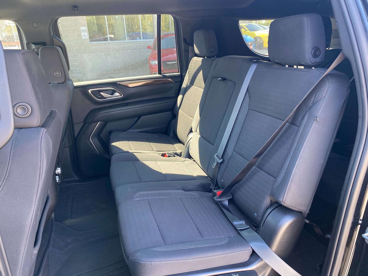 2024 GMC Yukon SLE, CLEAN CARFAX, DIESEL, 8 PASS, REMOTE START! - Photo #19