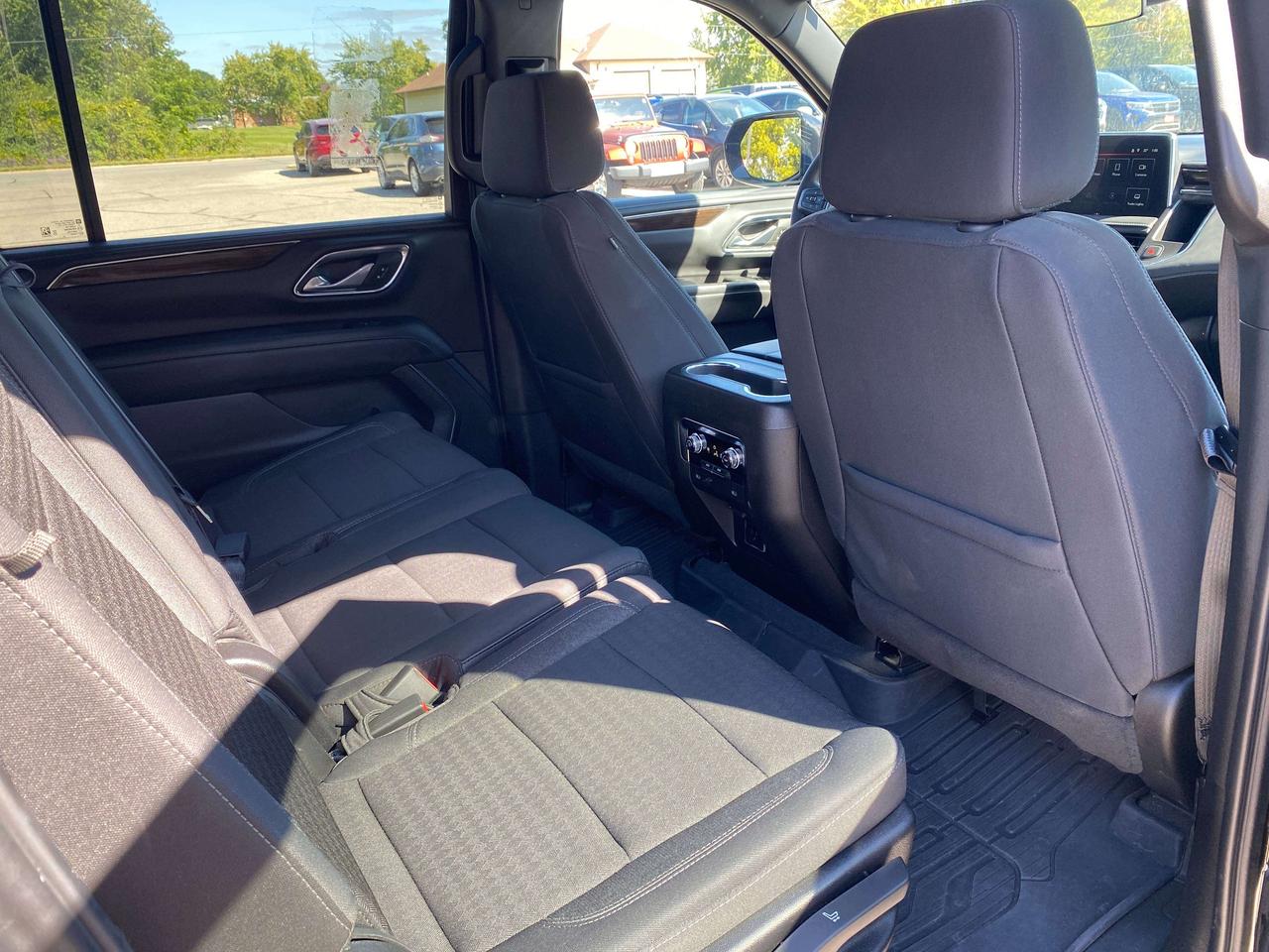 2024 GMC Yukon SLE, CLEAN CARFAX, DIESEL, 8 PASS, REMOTE START! Photo
