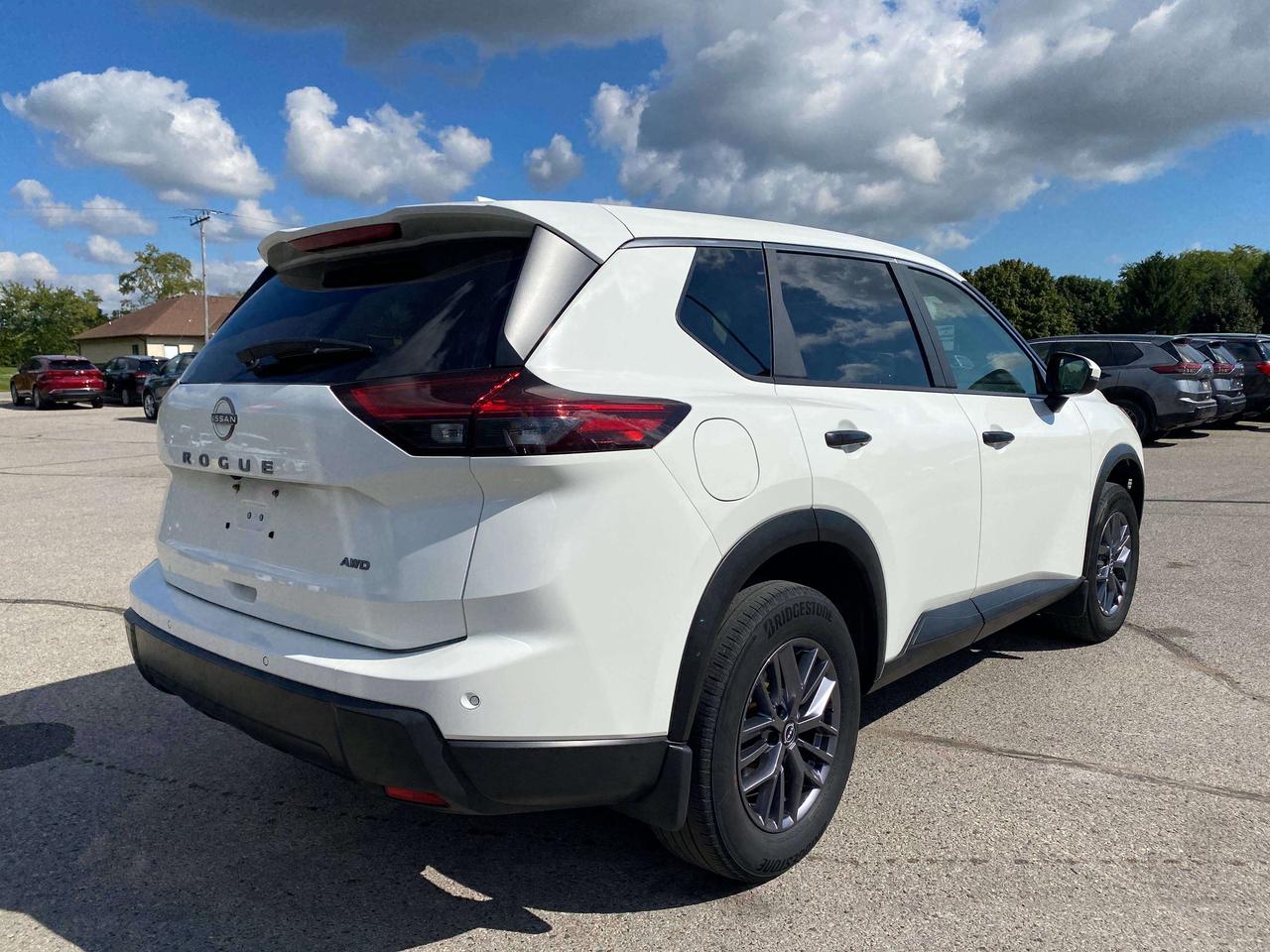 2024 Nissan Rogue S, REMOTE START, BACK UP CAMERA, CLEAN CARFAX! Photo