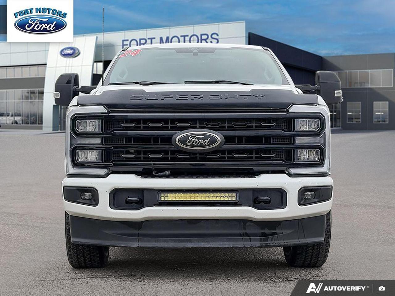 2024 Ford SUPER DUTY F-350 SRW Lariat Photo1