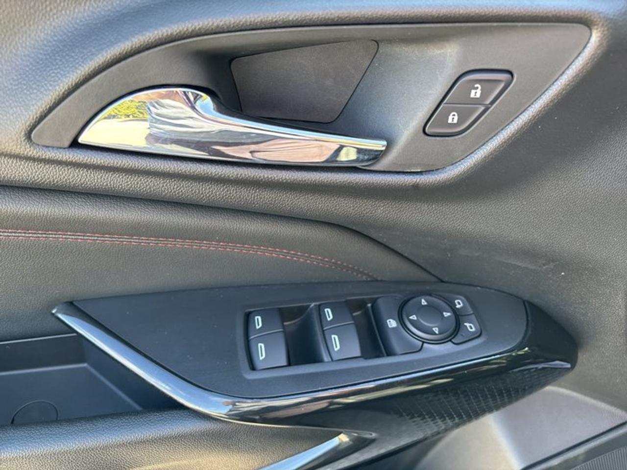 2025 Chevrolet Trax RS FWD | One Owner | No Accidents | Sunroof | Leather Seats Photo