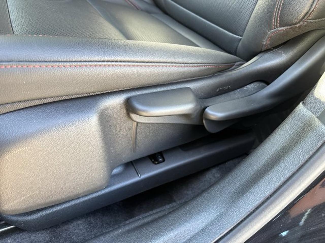 2025 Chevrolet Trax RS FWD | One Owner | No Accidents | Sunroof | Leather Seats Photo