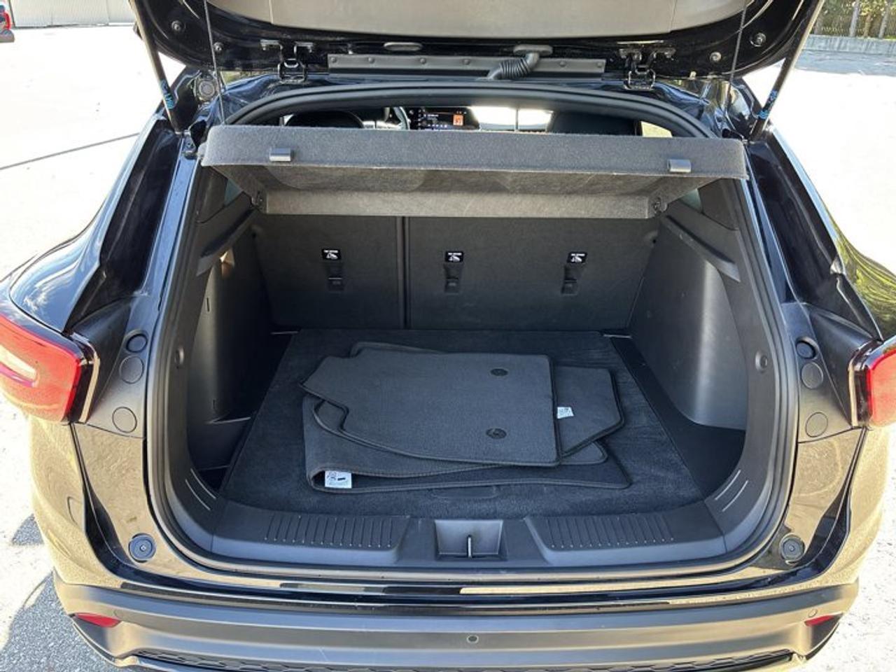 2025 Chevrolet Trax RS FWD | One Owner | No Accidents | Sunroof | Leather Seats Photo