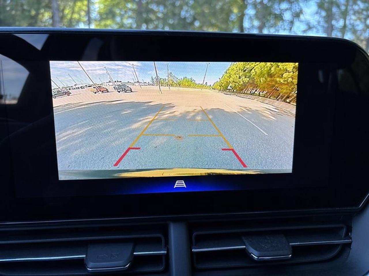 2025 Chevrolet Trax RS FWD | One Owner | No Accidents | Sunroof | Leather Seats Photo