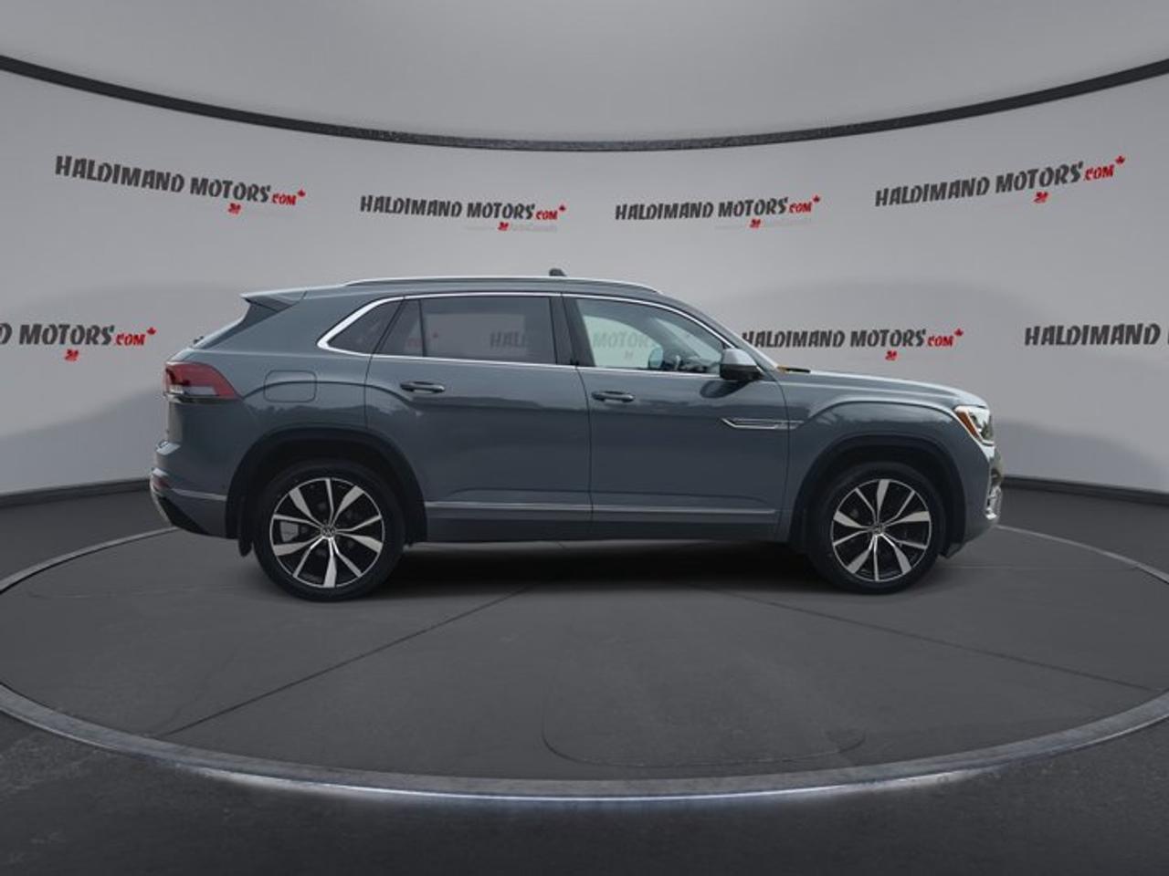 2024 Volkswagen Atlas Cross Sport Execline 4WD | One Owner | No Accidents Photo