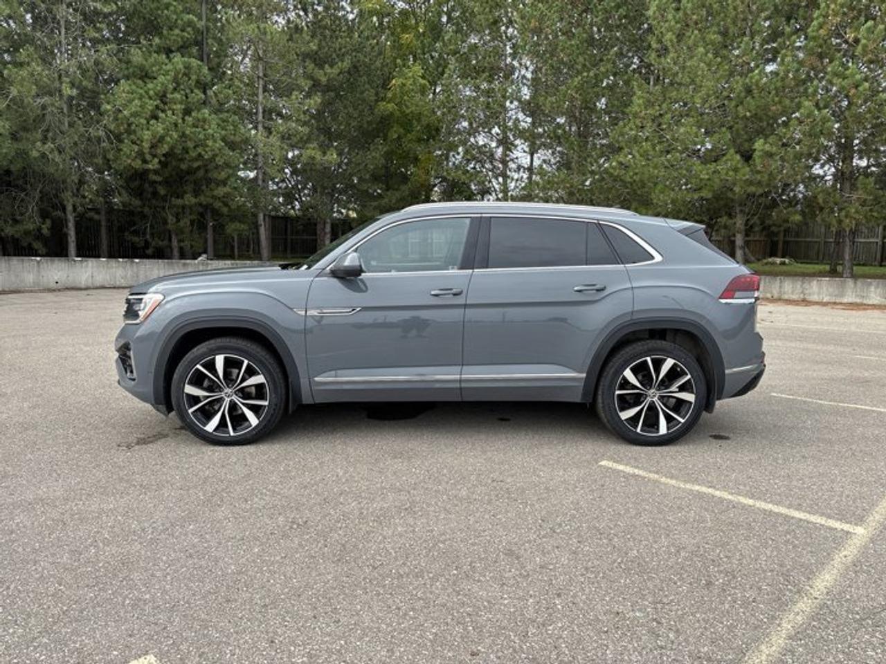 2024 Volkswagen Atlas Cross Sport Execline 4WD | One Owner | No Accidents Photo