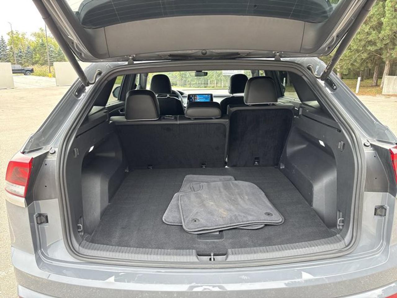 2024 Volkswagen Atlas Cross Sport Execline 4WD | One Owner | No Accidents Photo