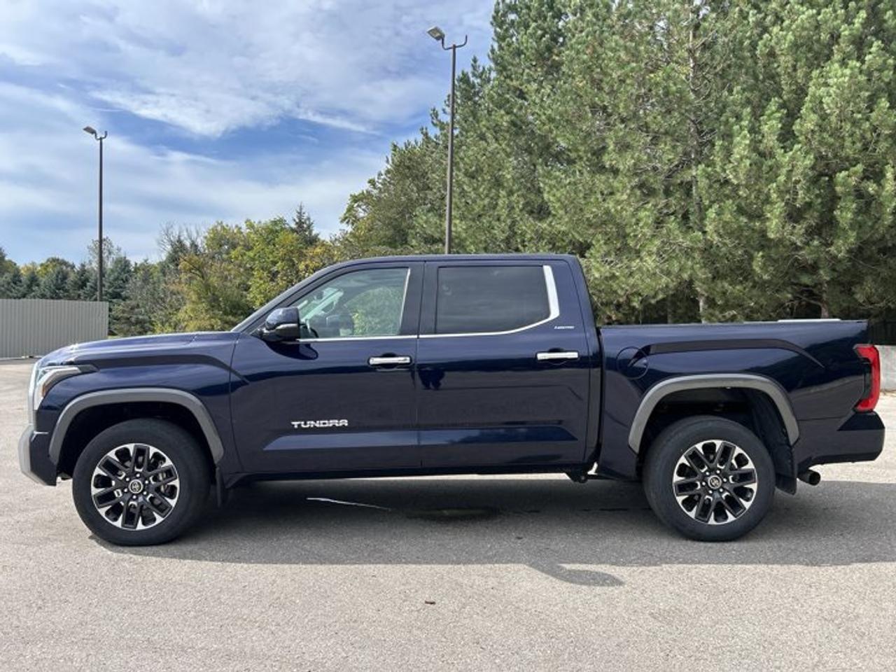2023 Toyota Tundra Limited CrewMax 5.5' Bed 4x4 | No Accidents | Leather Seats Photo