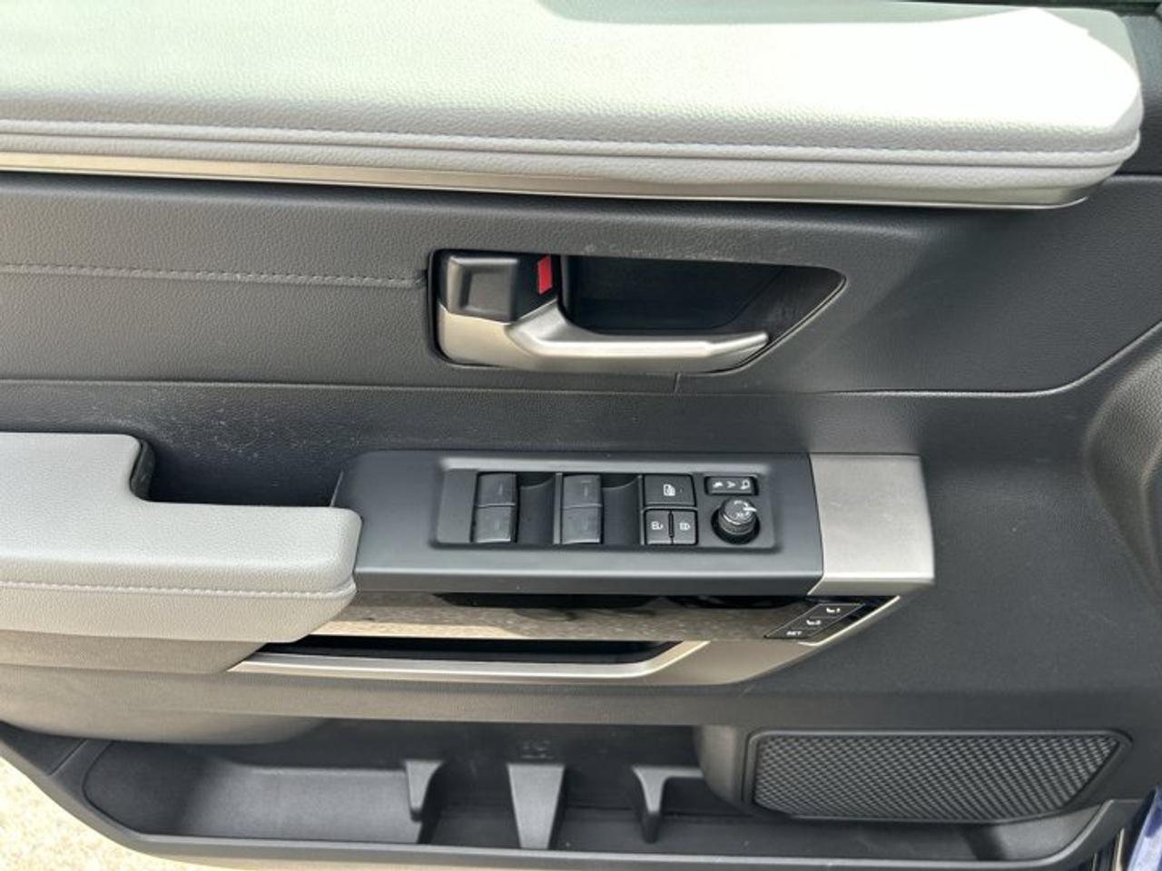 2023 Toyota Tundra Limited CrewMax 5.5' Bed 4x4 | No Accidents | Leather Seats Photo