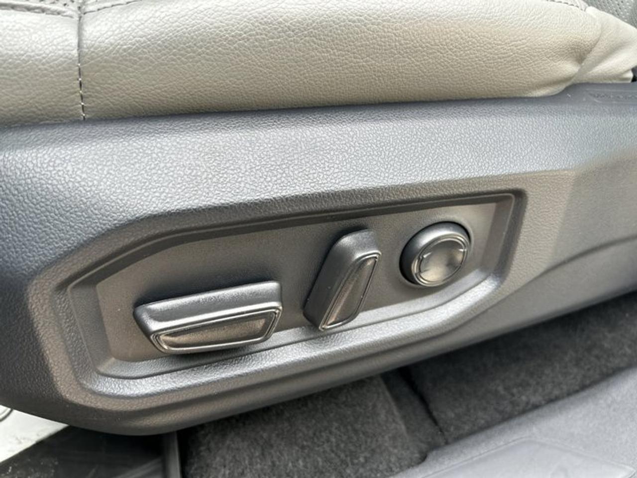 2023 Toyota Tundra Limited CrewMax 5.5' Bed 4x4 | No Accidents | Leather Seats Photo