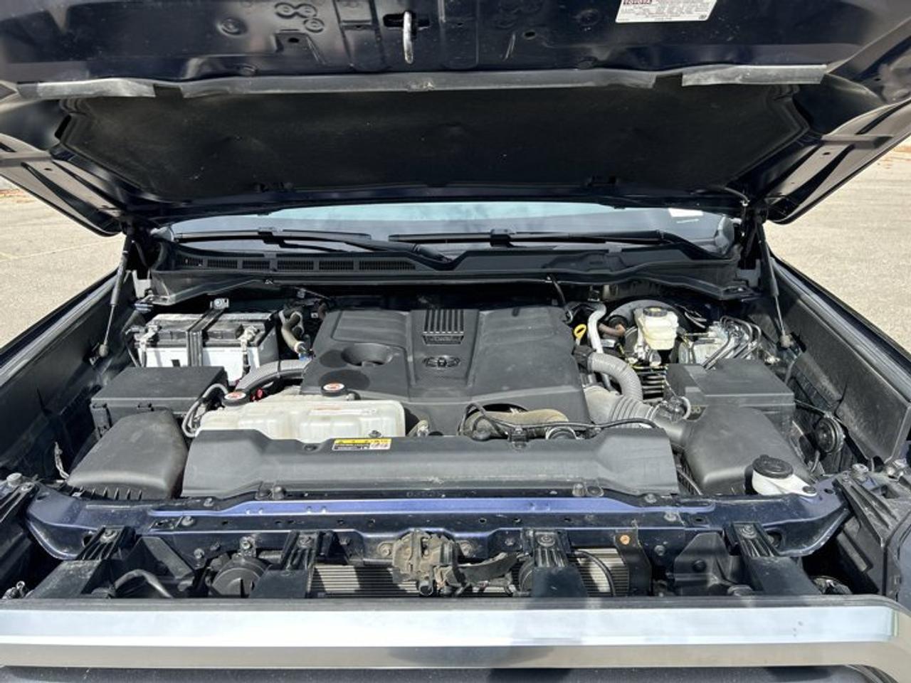 2023 Toyota Tundra Limited CrewMax 5.5' Bed 4x4 | No Accidents | Leather Seats Photo