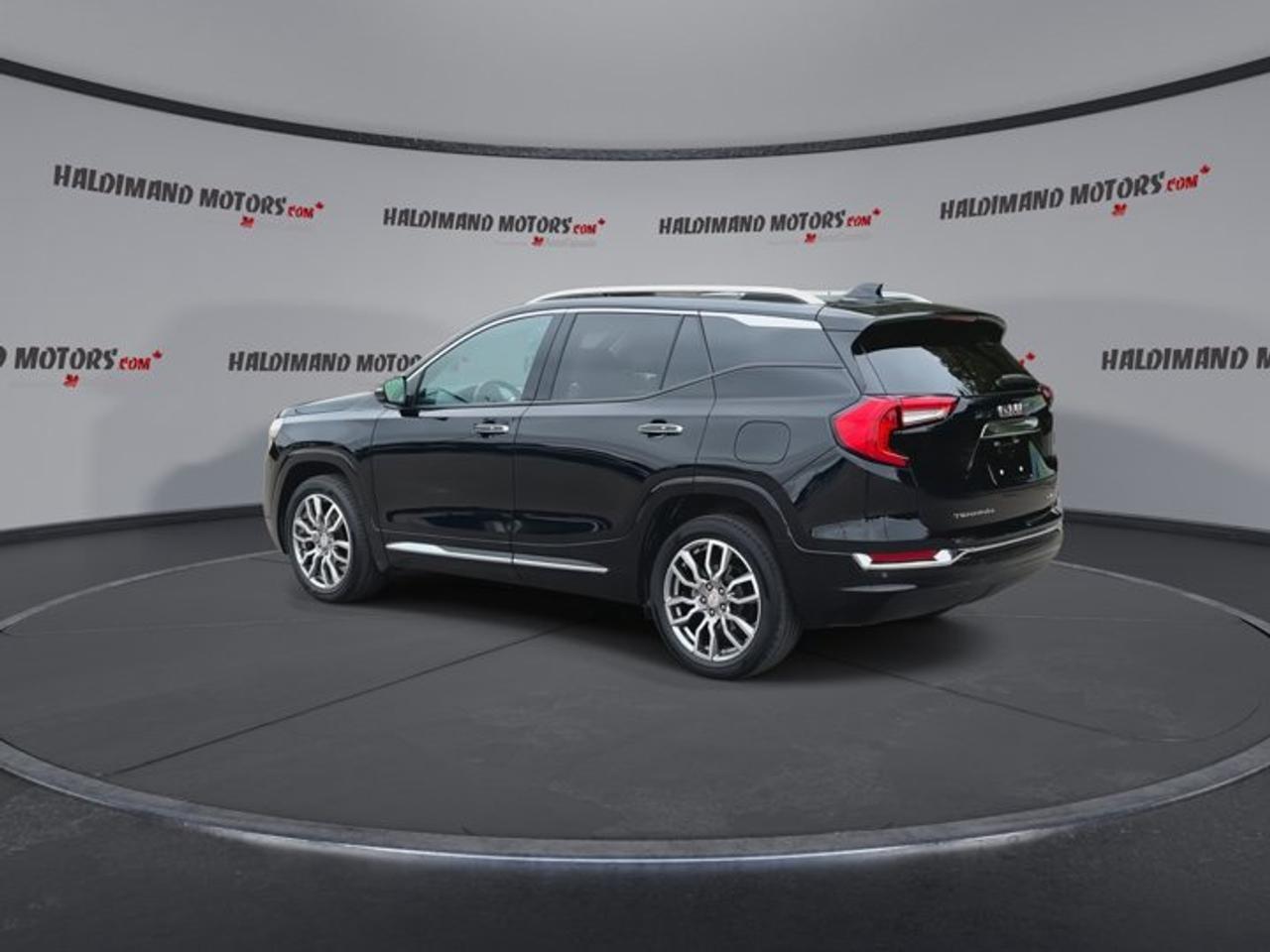 2024 GMC Terrain Denali AWD | No Accidents | Vent. Front Seats Photo