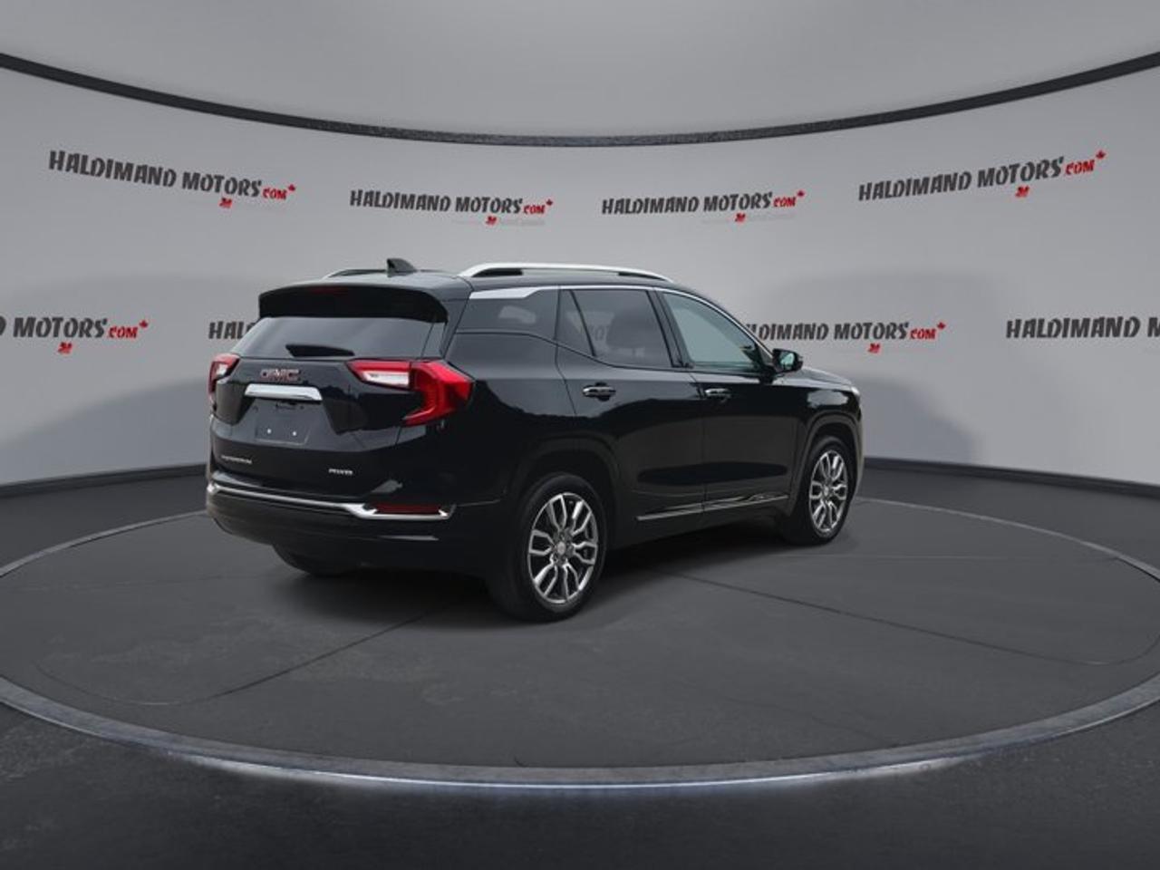 2024 GMC Terrain Denali AWD | No Accidents | Vent. Front Seats Photo