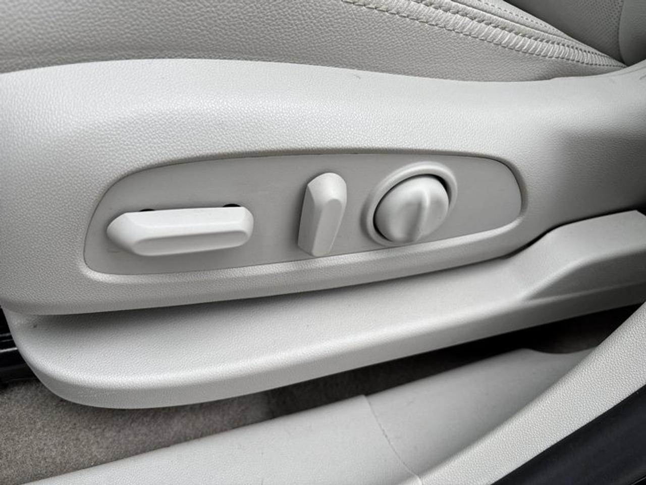 2024 GMC Terrain Denali AWD | No Accidents | Vent. Front Seats Photo