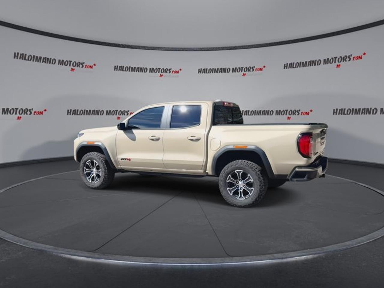 2024 GMC Canyon AT4 Crew Cab 5' Box 4WD | No Accidents | Sunroof Photo