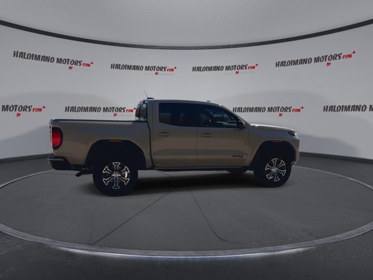 2024 GMC Canyon AT4 Crew Cab 5' Box 4WD | No Accidents | Sunroof Photo