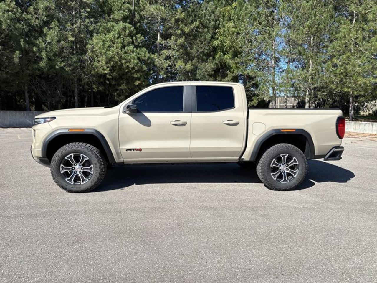 2024 GMC Canyon AT4 Crew Cab 5' Box 4WD | No Accidents | Sunroof Photo