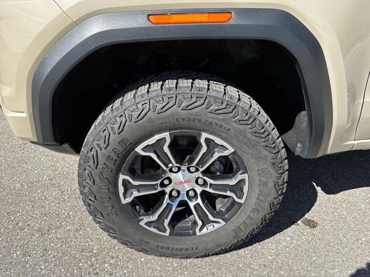 2024 GMC Canyon AT4 Crew Cab 5' Box 4WD | No Accidents | Sunroof Photo
