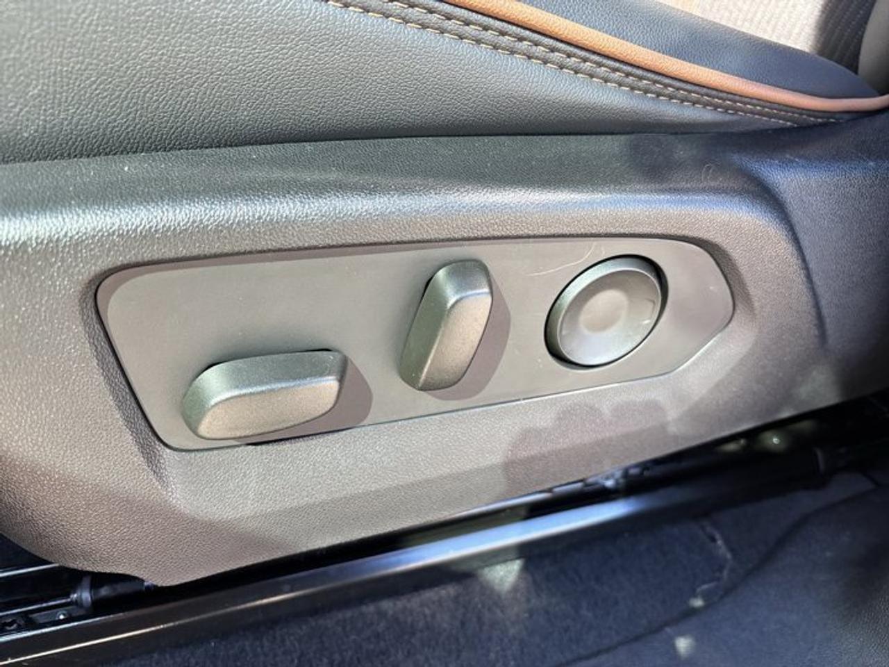 2024 GMC Canyon AT4 Crew Cab 5' Box 4WD | No Accidents | Sunroof Photo