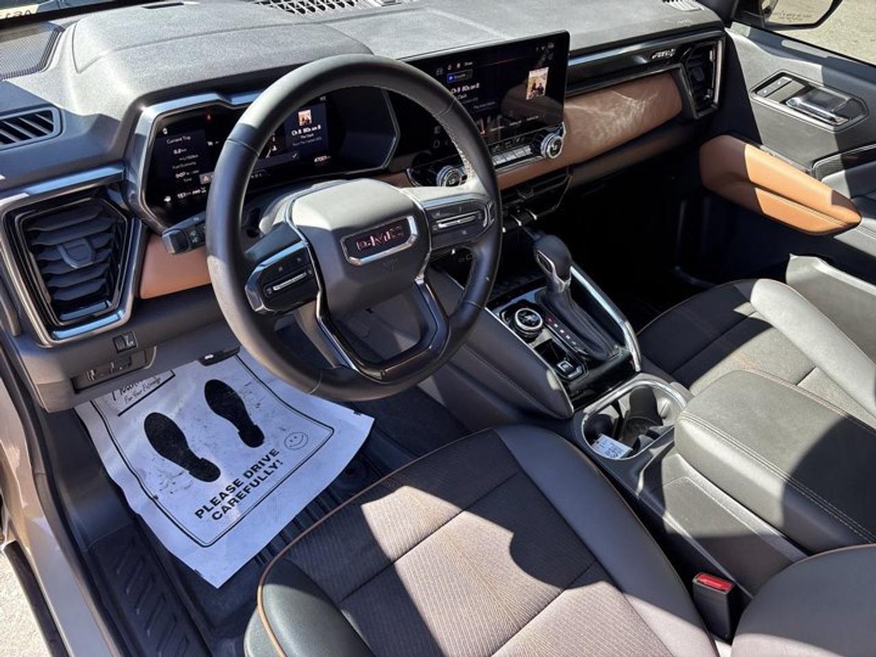 2024 GMC Canyon AT4 Crew Cab 5' Box 4WD | No Accidents | Sunroof Photo