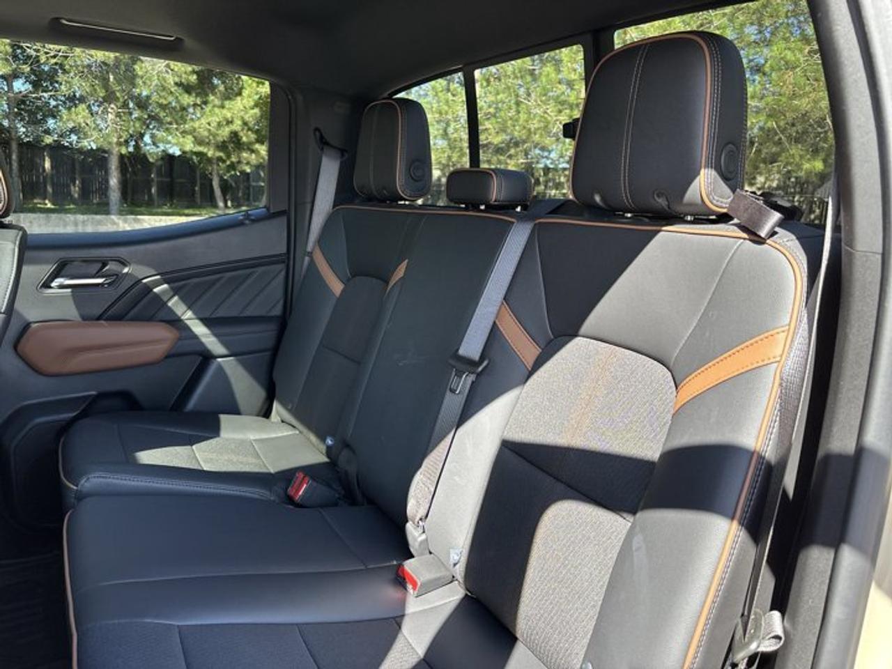 2024 GMC Canyon AT4 Crew Cab 5' Box 4WD | No Accidents | Sunroof Photo