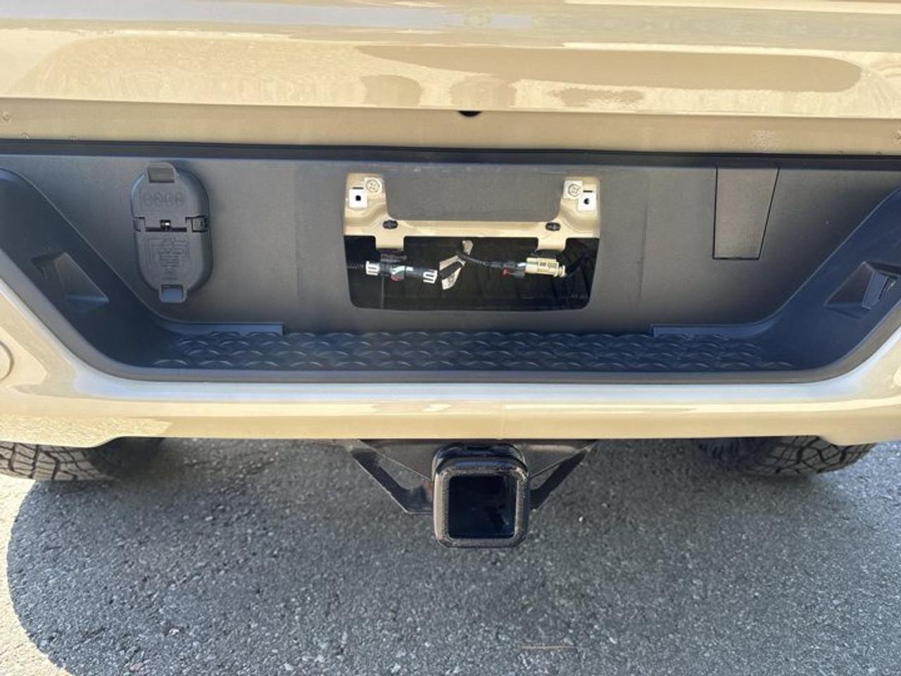 2024 GMC Canyon AT4 Crew Cab 5' Box 4WD | No Accidents | Sunroof Photo