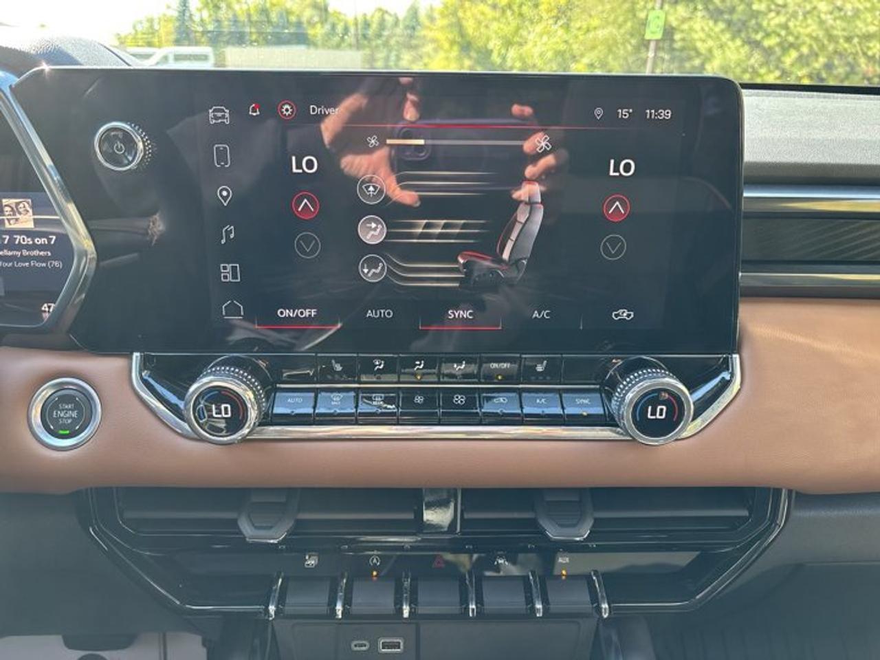 2024 GMC Canyon AT4 Crew Cab 5' Box 4WD | No Accidents | Sunroof Photo