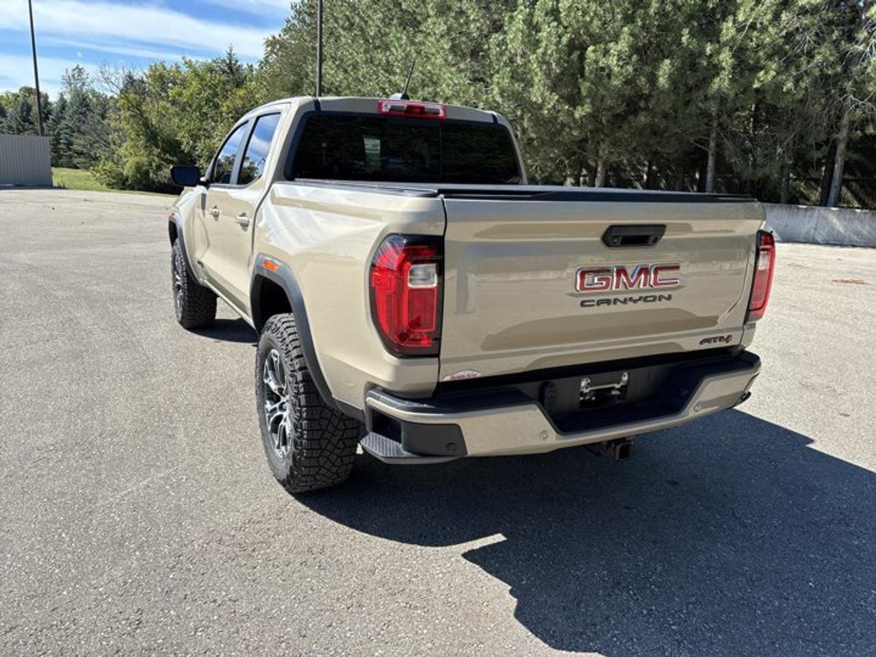 2024 GMC Canyon AT4 Crew Cab 5' Box 4WD | No Accidents | Sunroof Photo