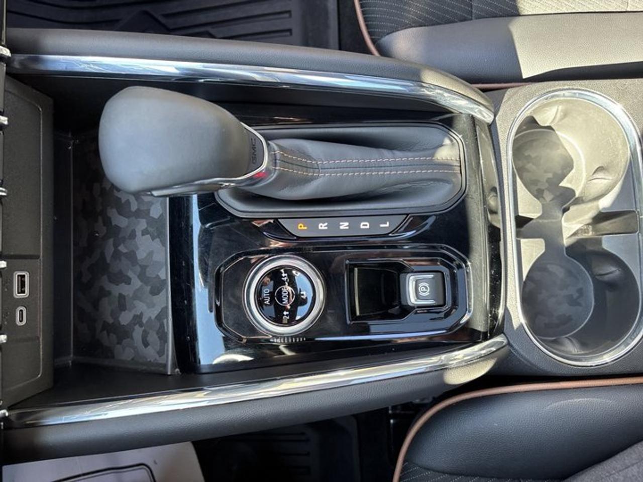 2024 GMC Canyon AT4 Crew Cab 5' Box 4WD | No Accidents | Sunroof Photo