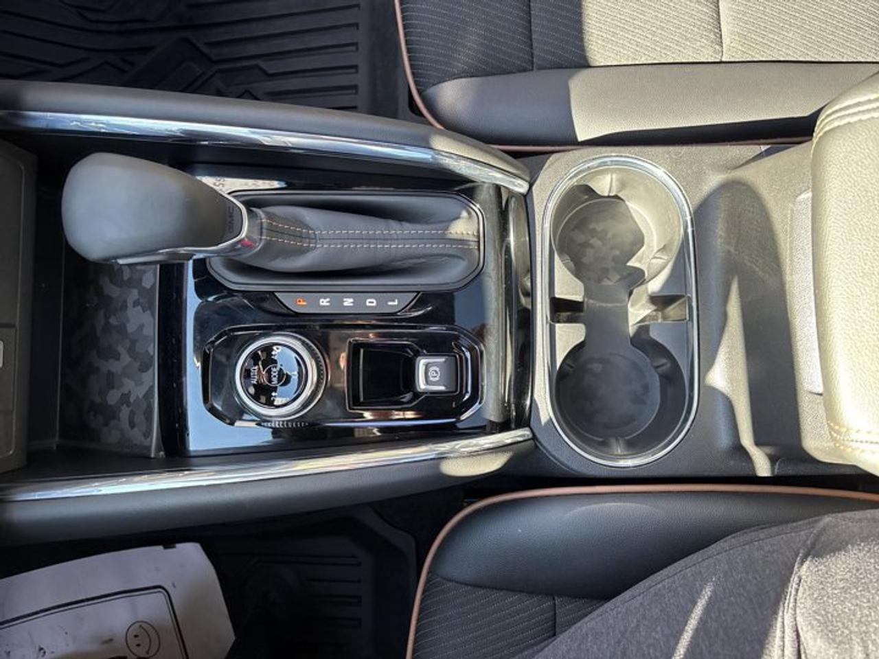 2024 GMC Canyon AT4 Crew Cab 5' Box 4WD | No Accidents | Sunroof Photo
