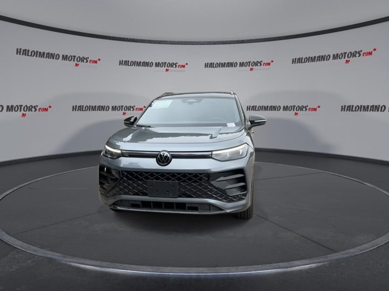 2026 Volkswagen Tiguan Comfortline R-Line Black Edition 4WD | No Accidents Photo