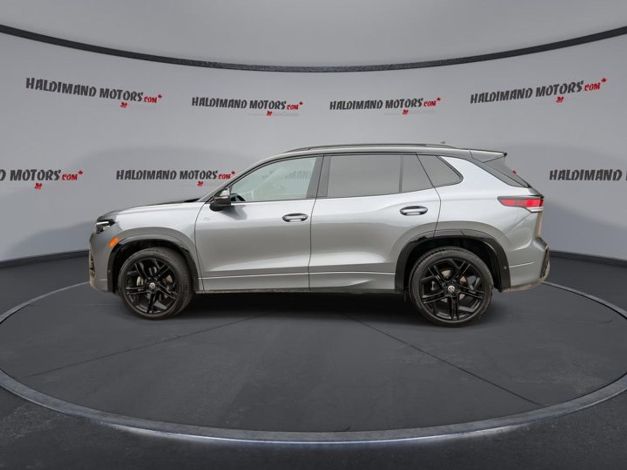 2026 Volkswagen Tiguan Comfortline R-Line Black Edition 4WD | No Accidents Photo