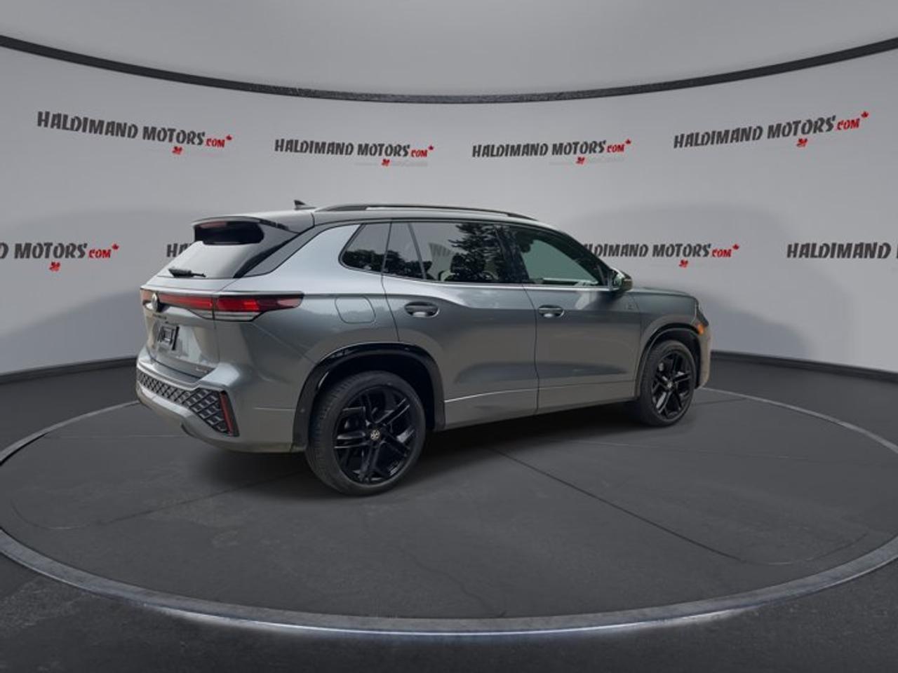 2026 Volkswagen Tiguan Comfortline R-Line Black Edition 4WD | No Accidents Photo