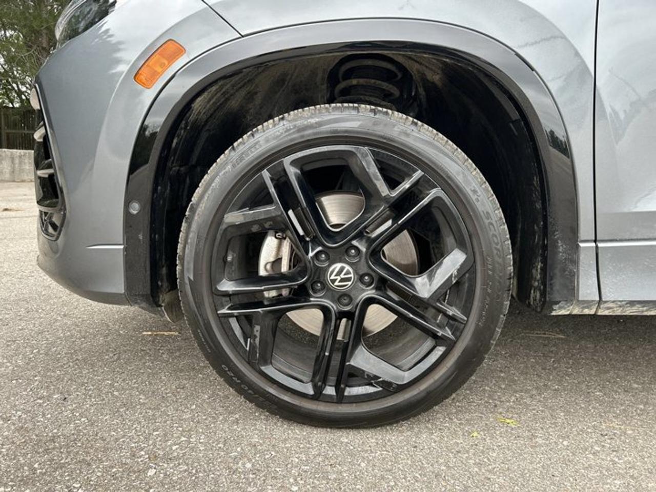 2026 Volkswagen Tiguan Comfortline R-Line Black Edition 4WD | No Accidents Photo