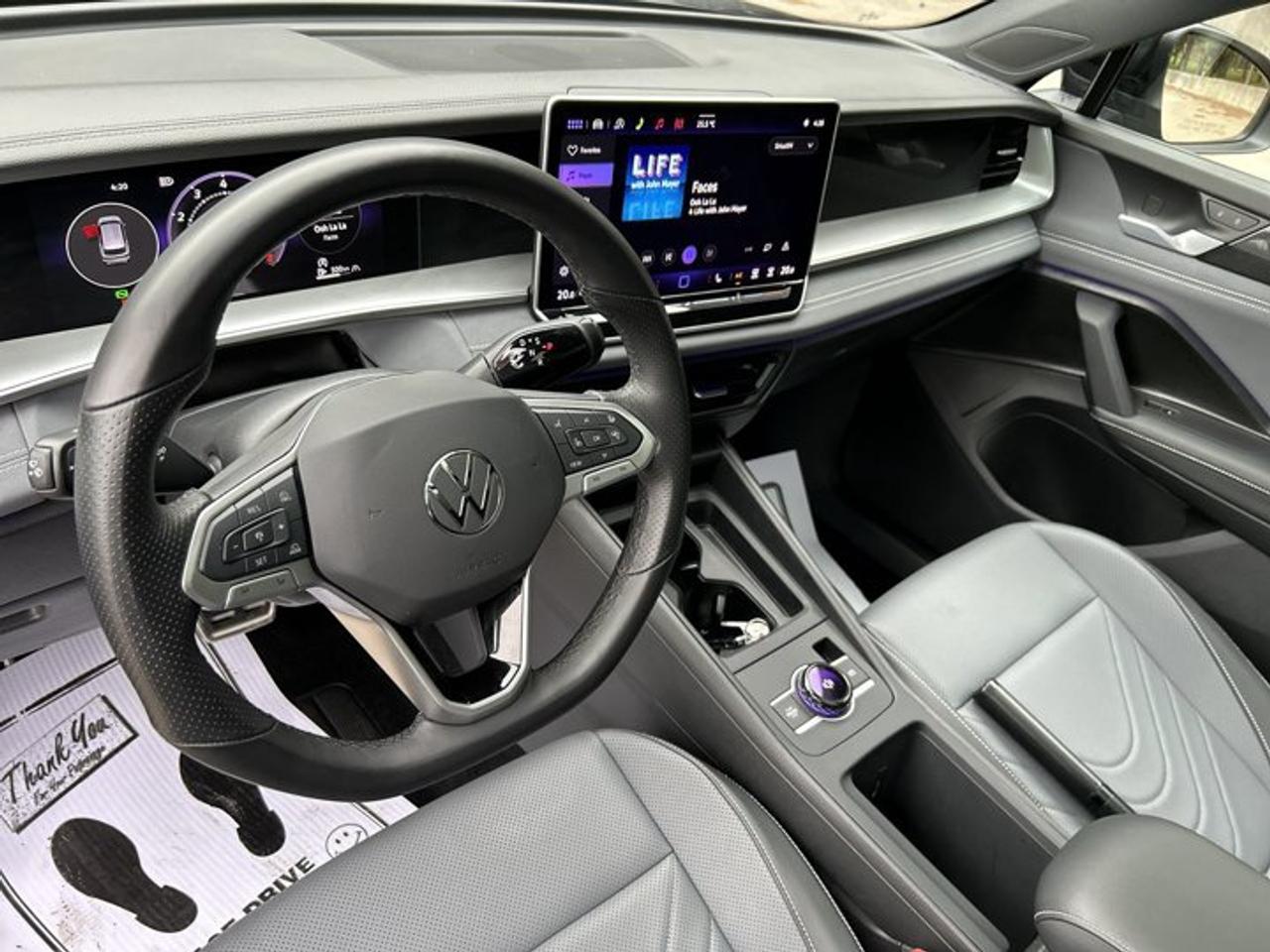 2026 Volkswagen Tiguan Comfortline R-Line Black Edition 4WD | No Accidents Photo