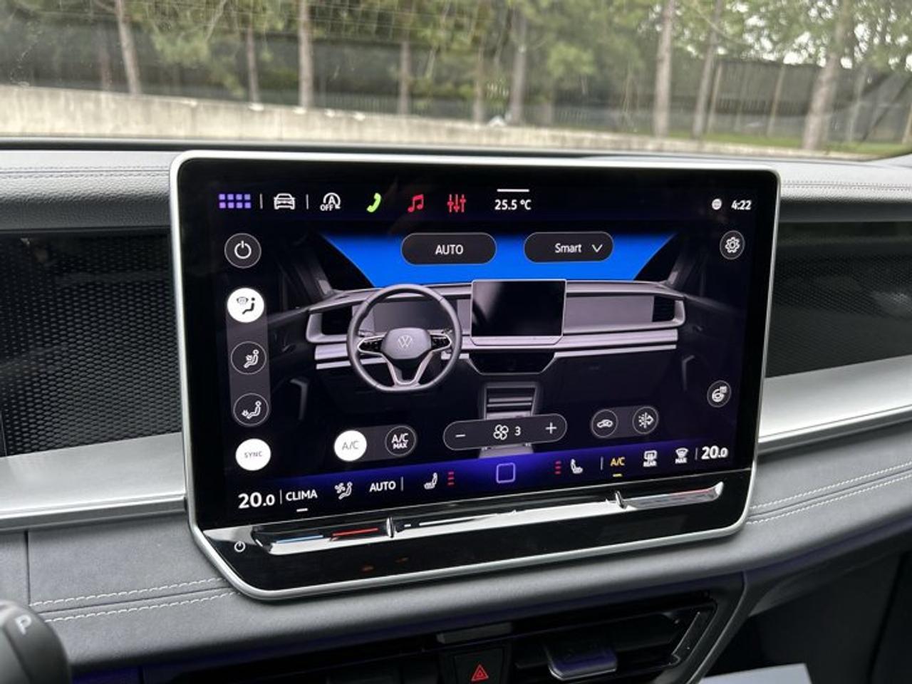 2026 Volkswagen Tiguan Comfortline R-Line Black Edition 4WD | No Accidents Photo