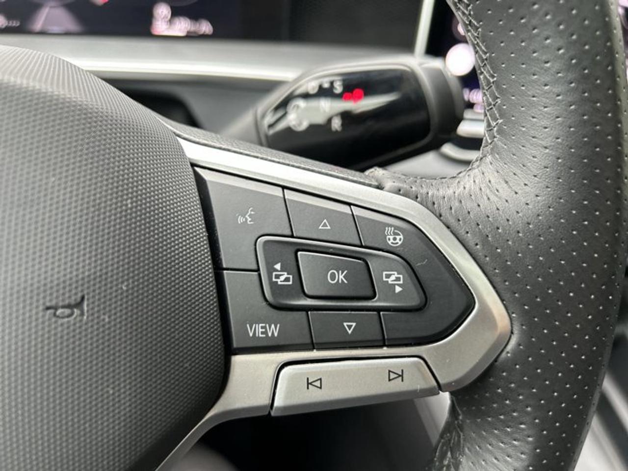 2026 Volkswagen Tiguan Comfortline R-Line Black Edition 4WD | No Accidents Photo