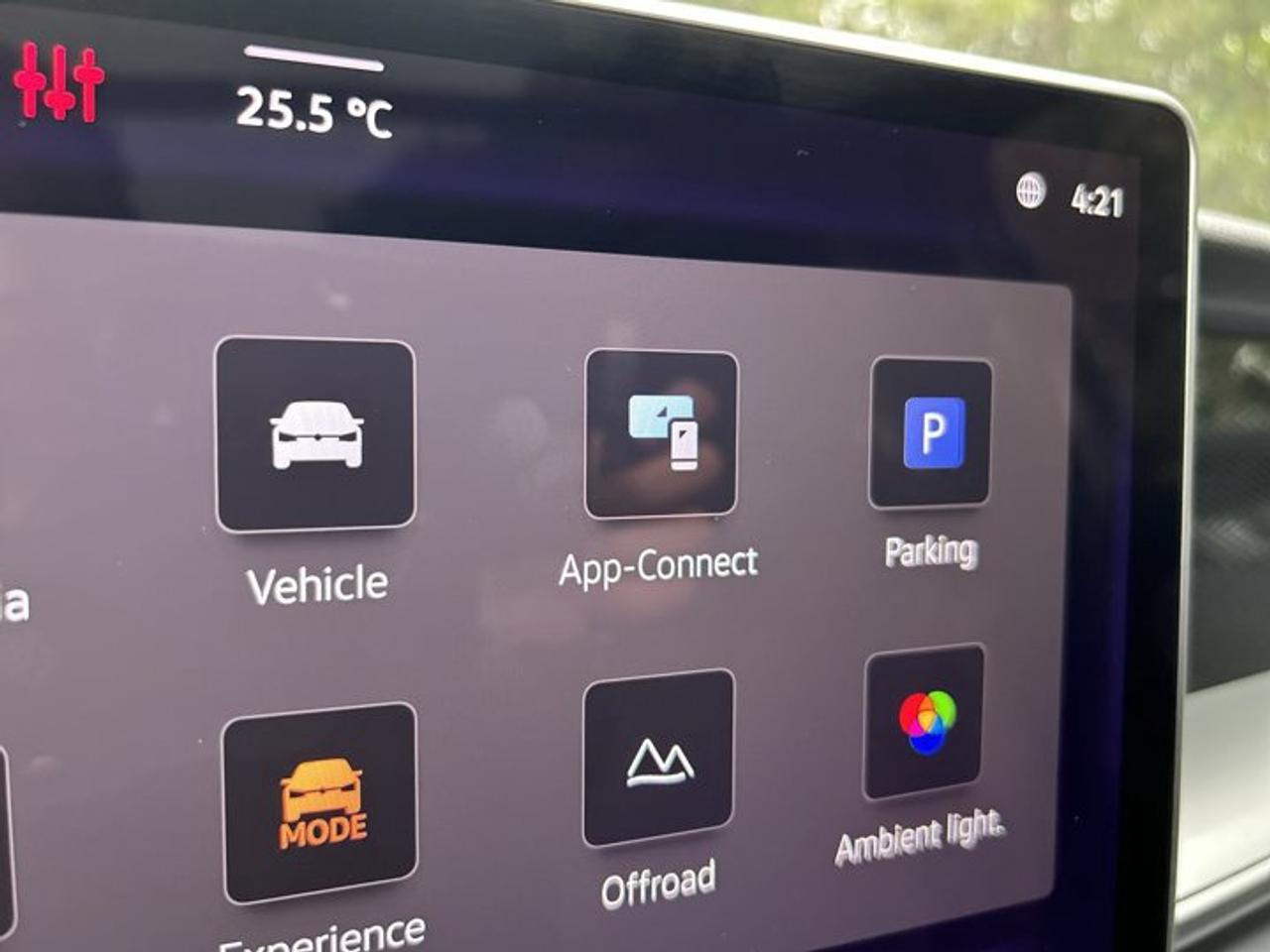2026 Volkswagen Tiguan Comfortline R-Line Black Edition 4WD | No Accidents Photo