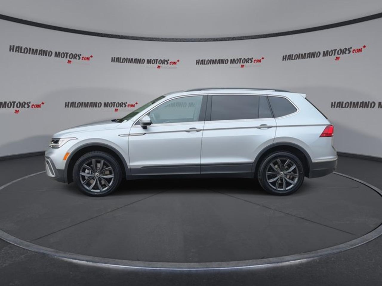 2023 Volkswagen Tiguan Comfortline 4WD | Heated Steering Wheel Photo