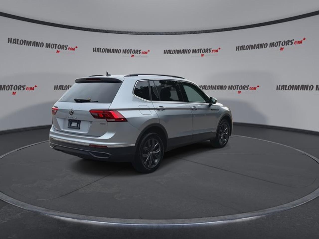2023 Volkswagen Tiguan Comfortline 4WD | Heated Steering Wheel Photo