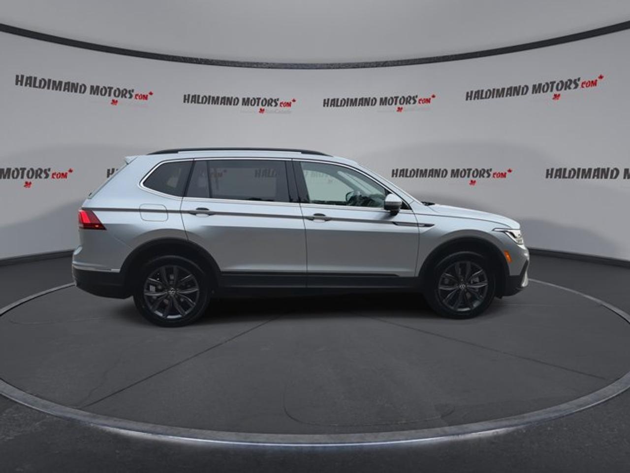 2023 Volkswagen Tiguan Comfortline 4WD | Heated Steering Wheel Photo