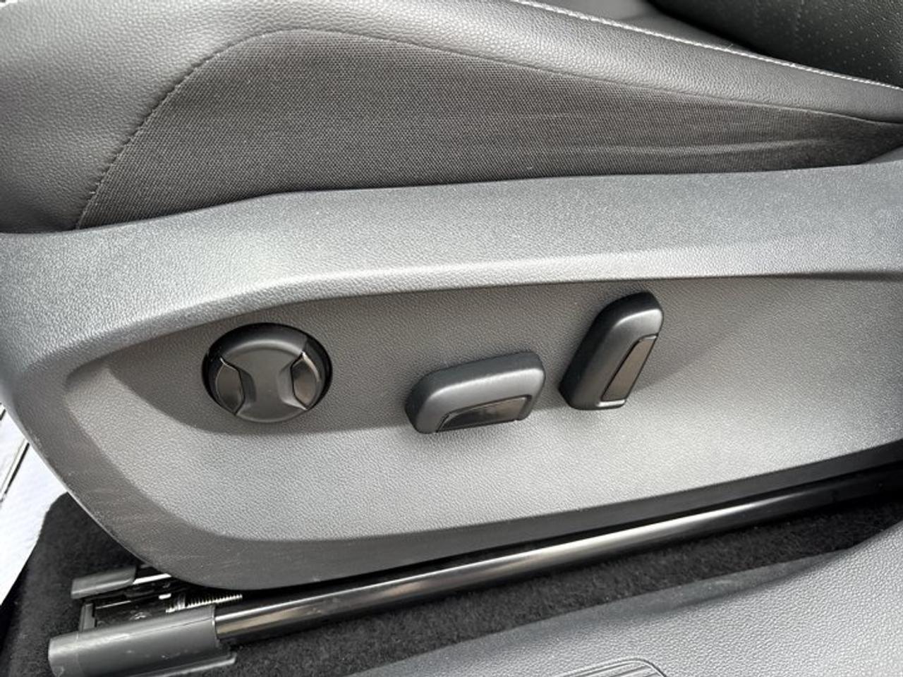 2023 Volkswagen Tiguan Comfortline 4WD | Heated Steering Wheel Photo