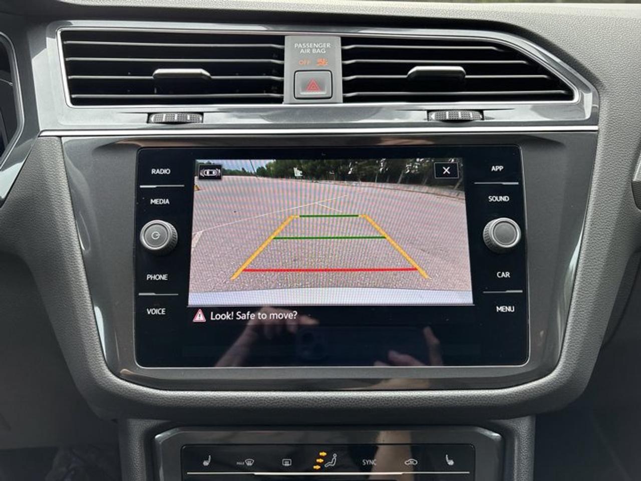 2023 Volkswagen Tiguan Comfortline 4WD | Heated Steering Wheel Photo