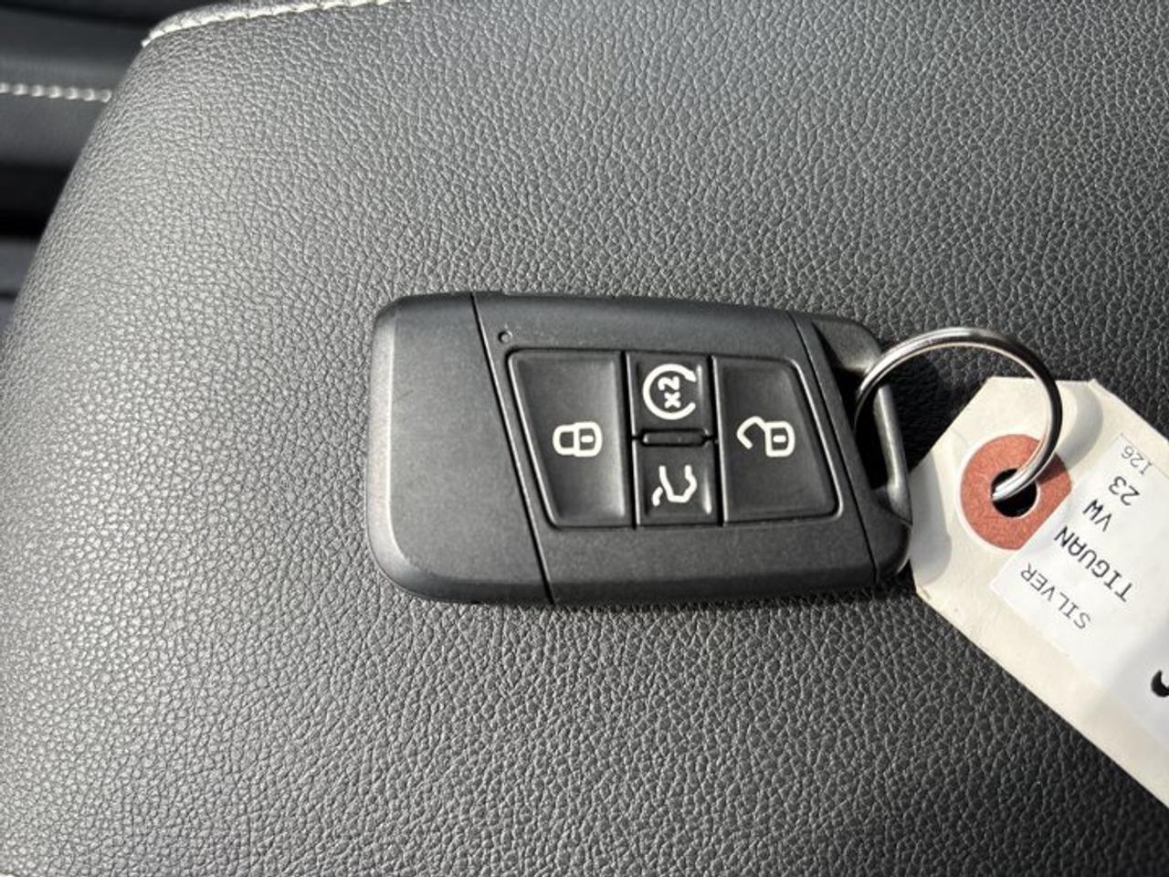 2023 Volkswagen Tiguan Comfortline 4WD | Heated Steering Wheel Photo